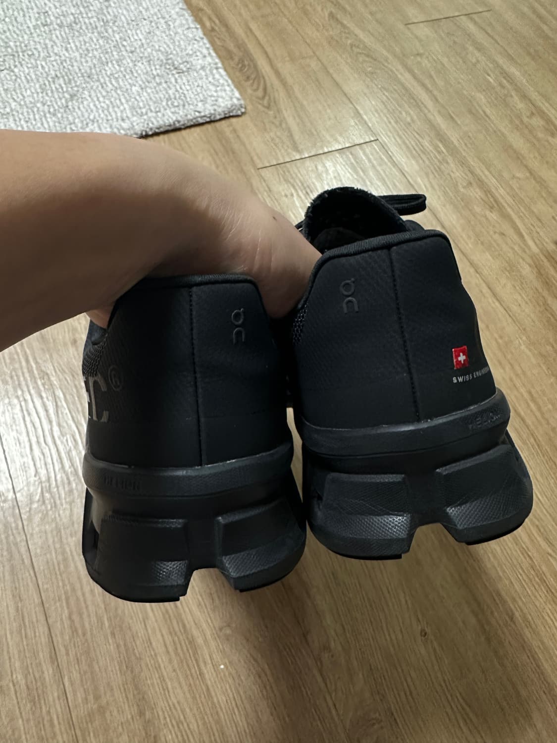 [270] 온 러닝 클라우드몬스터 올 블랙 상품이미지5