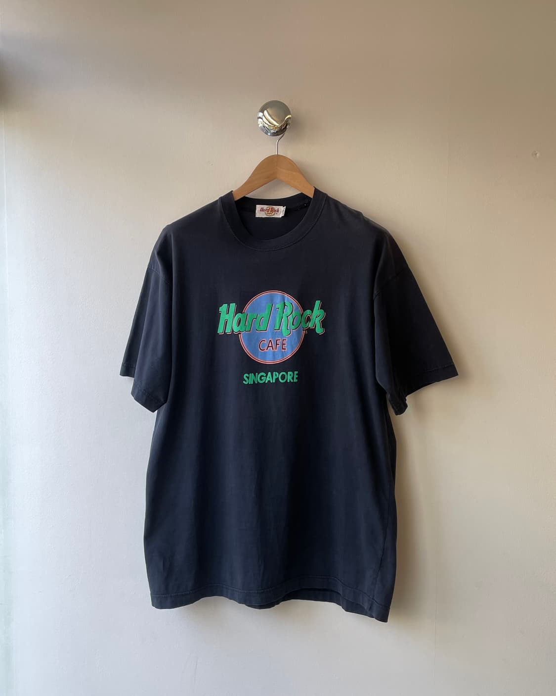 Hard rock cafe ‘Singapore’ Faded T-shirt 상품이미지1