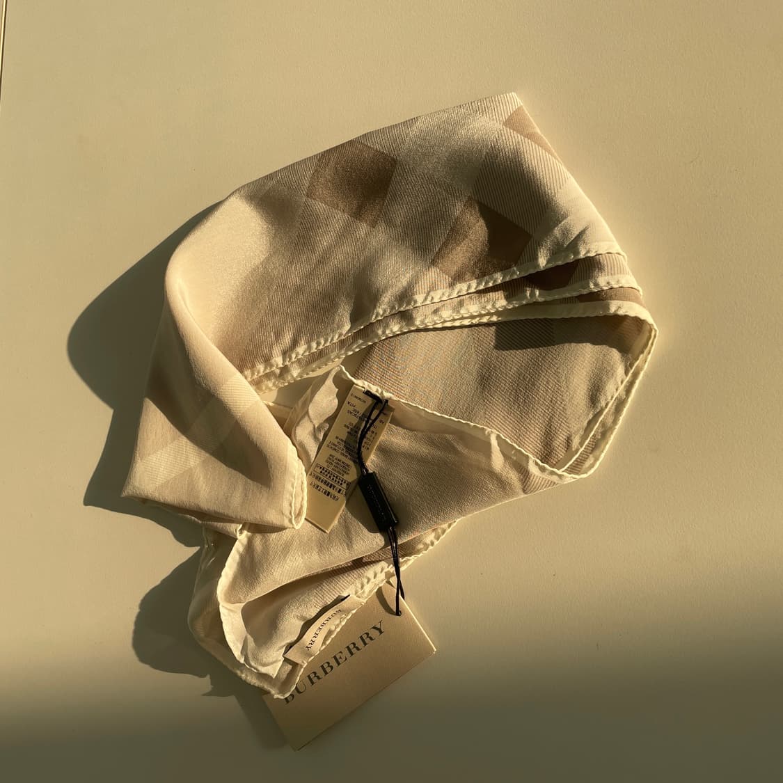새상품 버버리 체크 실크 스카프  상품이미지1