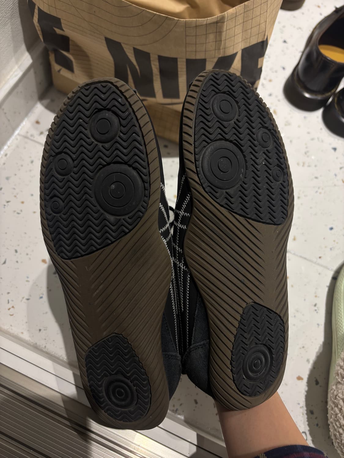 오니츠카타이거 스크로우 240 상품이미지2