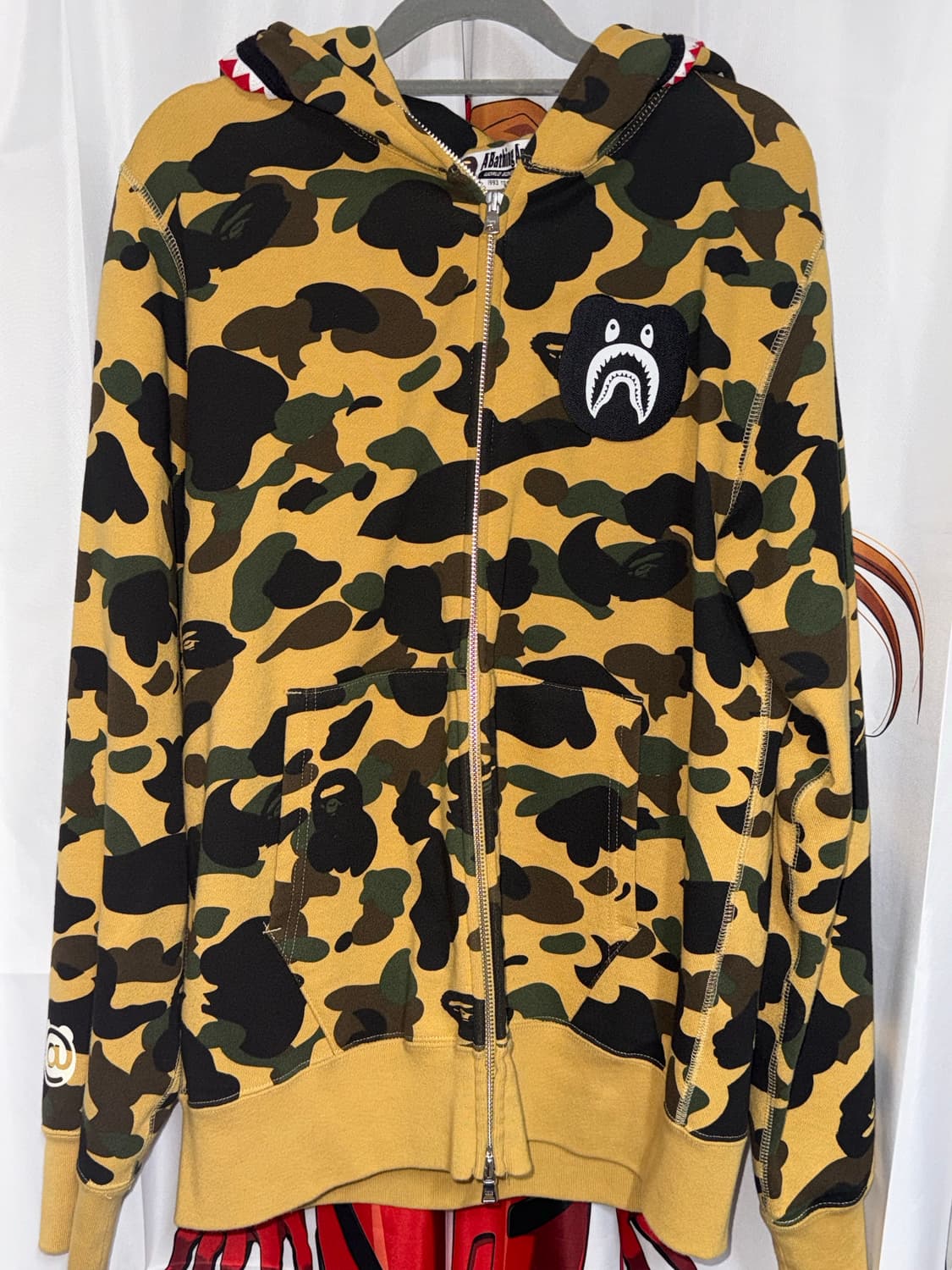 베이프 베어브릭 콜라보 황계 샤크 후드집업 L 상품이미지1