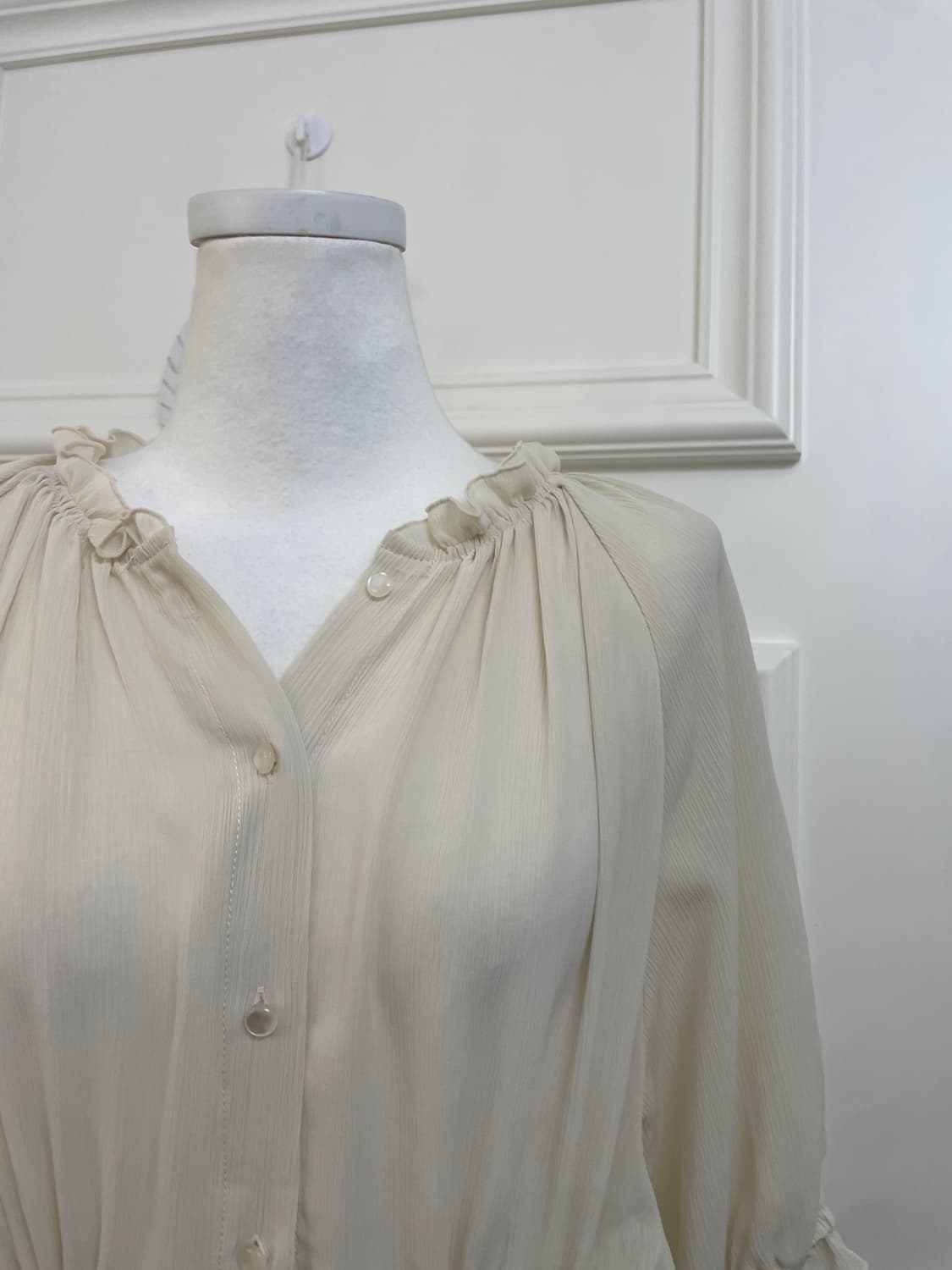 ivory neck shirring waist bow blouse 상품이미지6
