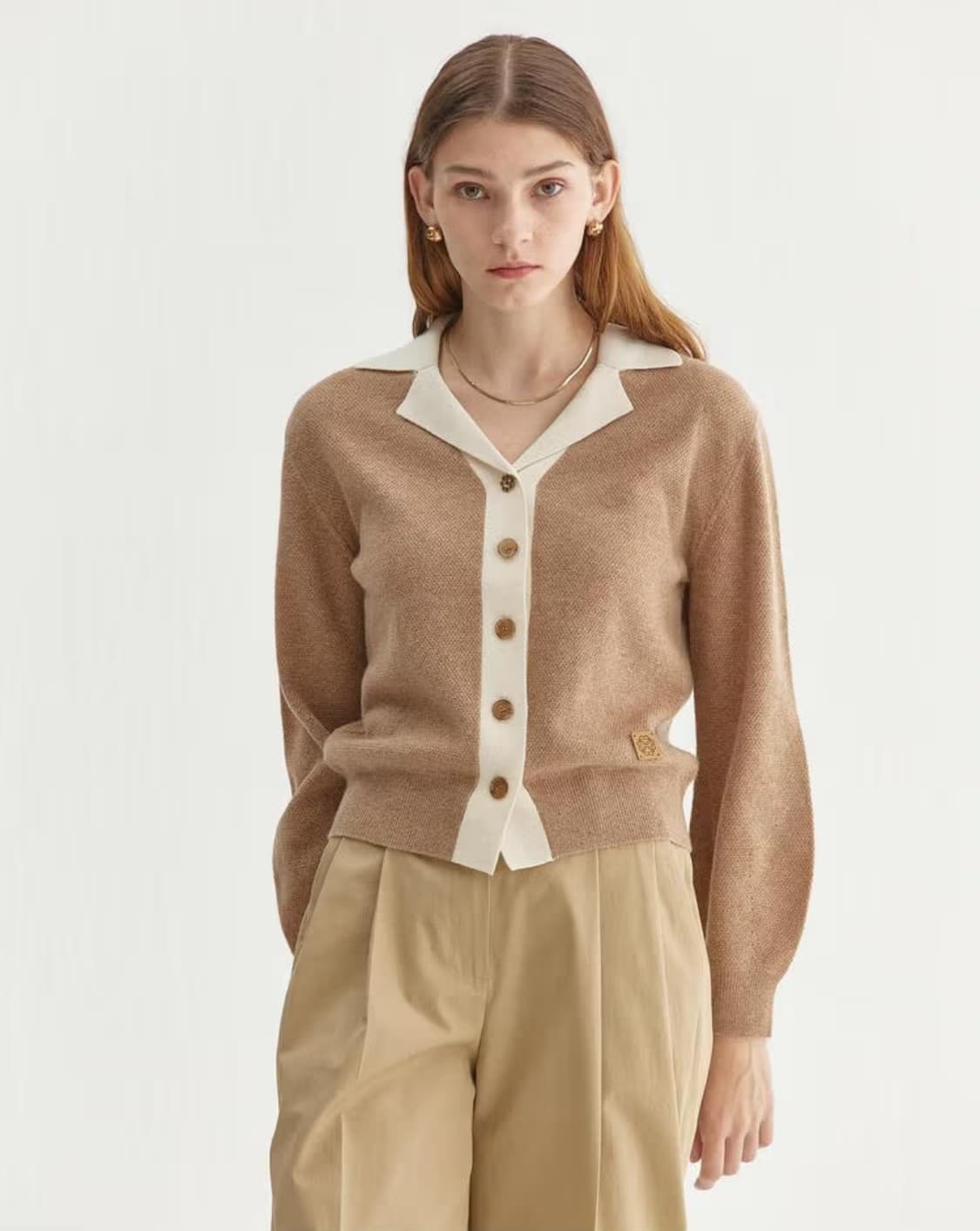 앳코너 슈퍼파인 메리노 울 카라 콤비 니트 가디건 베이지 (차정원 착용) 상품이미지2