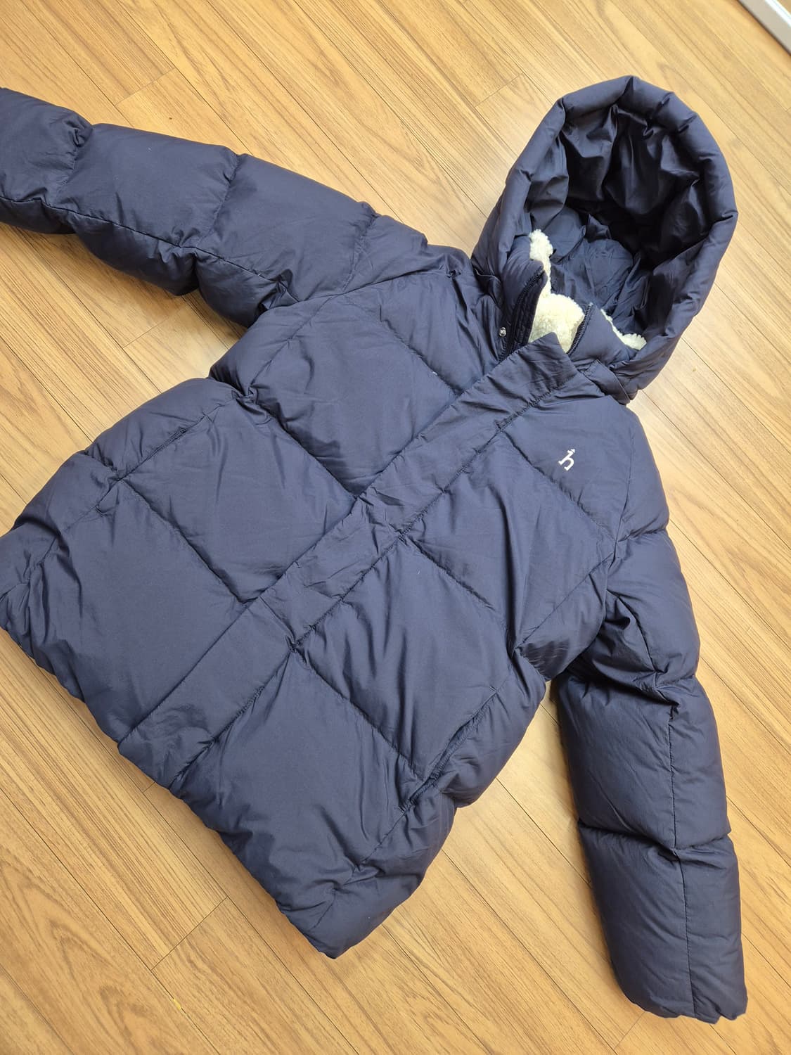 헤지스 키즈 남아용 패딩 점퍼 165 사이즈입니다. 짙은 네이비 색상이라 상품이미지1