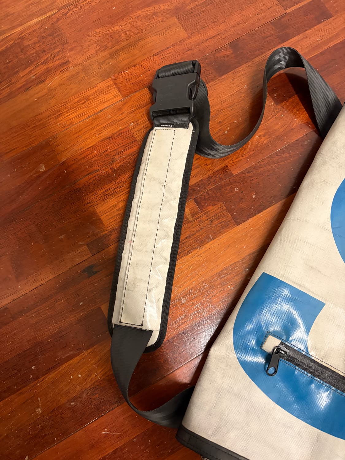 프라이탁 joe 메신저백 상품이미지3