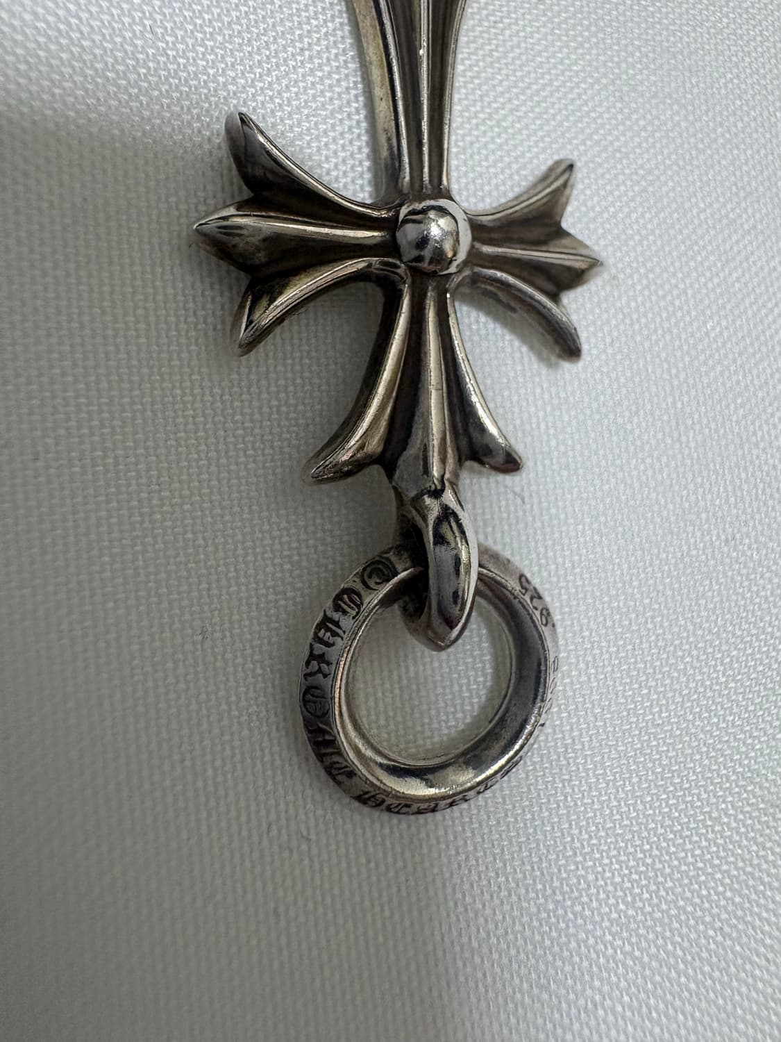 크롬하츠 타이니 크로스 팬던트 팝니다 상품이미지3