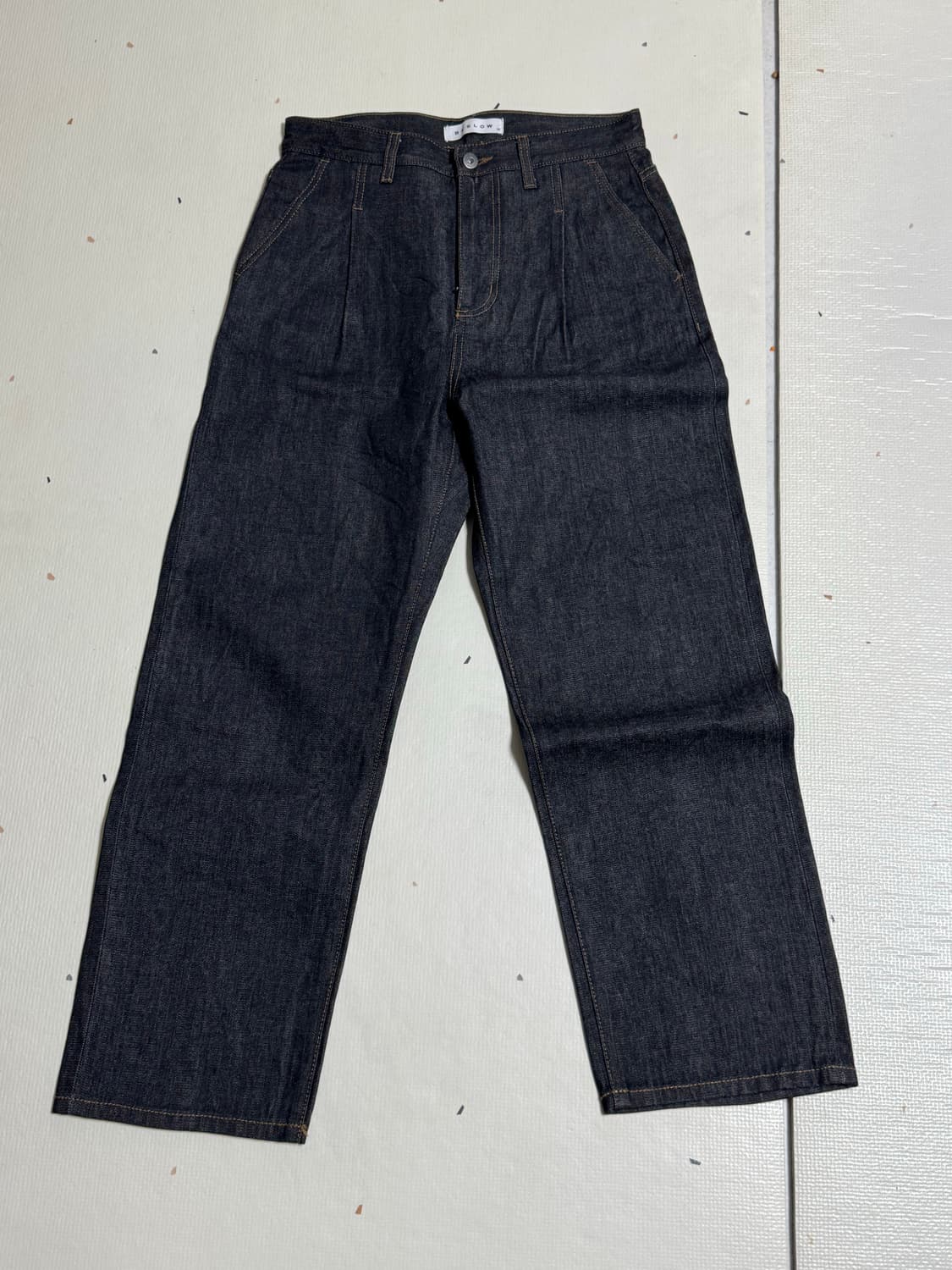 [30] 비슬로우 컴피 원턱 셀비지 데님팬츠 블랙 상품이미지2