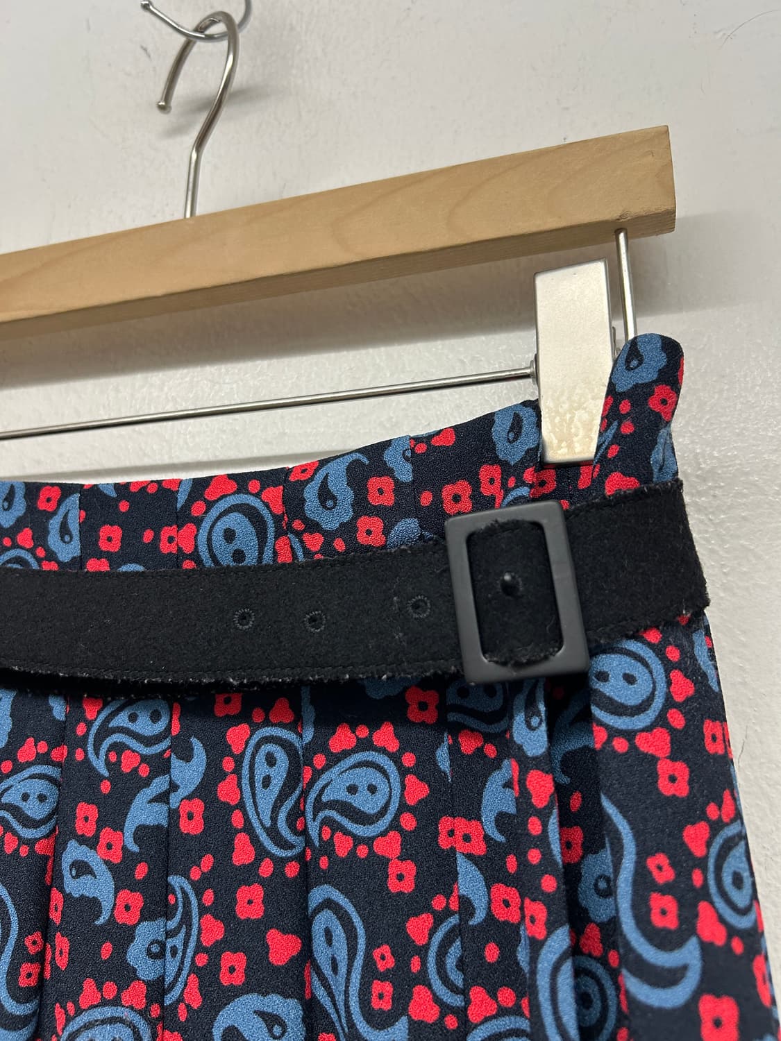 메종 키츠네 플로럴 프린트 벨티드 플리츠 스커트 상품이미지4