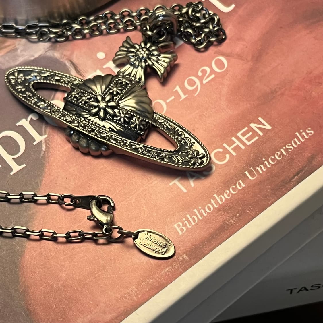 비비안웨스트우드 황동 빅 orb 목걸이 상품이미지3