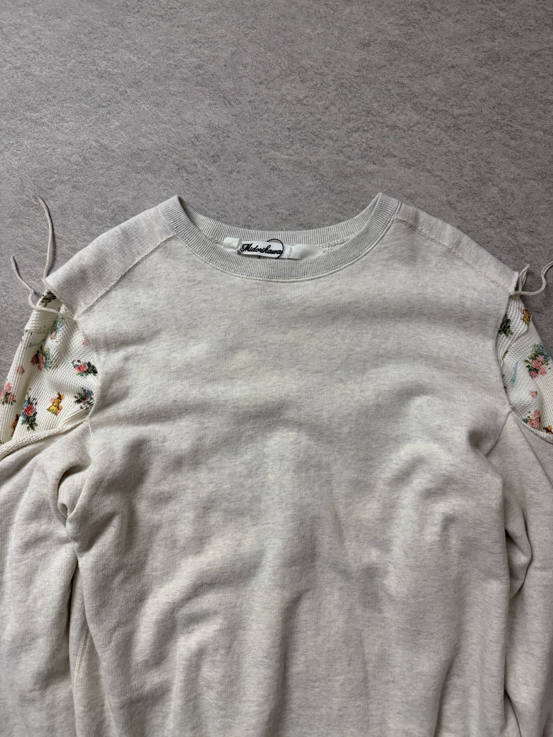 미도리카와 플로럴 레이어드 컷아웃 스웻셔츠 상품이미지3