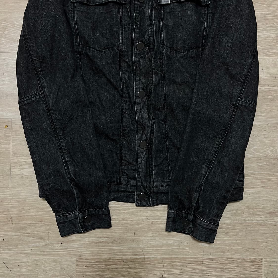 켈빈클라인 진스 배색 카라 워싱 데님 흑청자켓 [블랙] S/90 상품이미지3