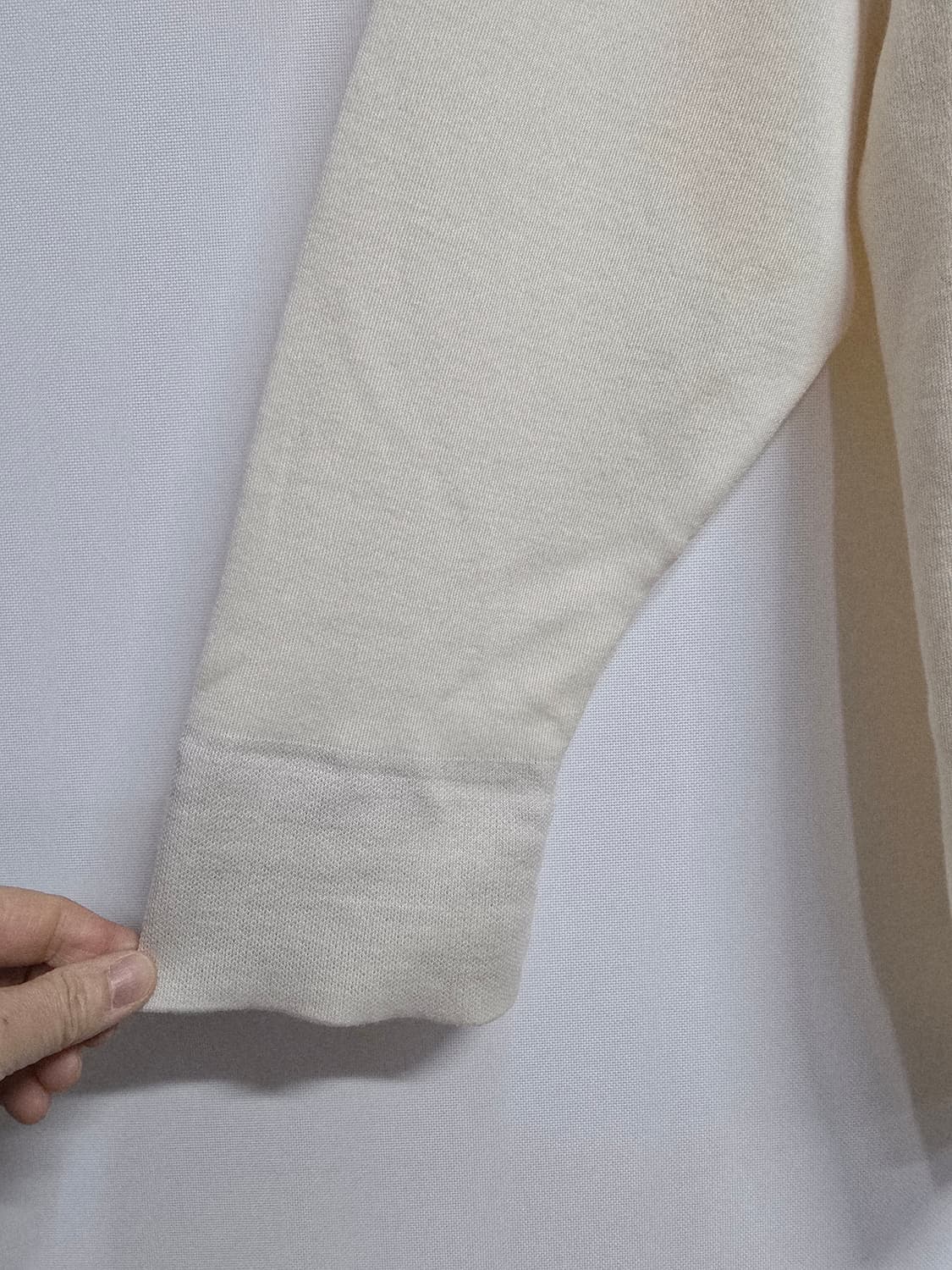 미샤 아이보리색 니트 스웨터 언발란싱 상품이미지3