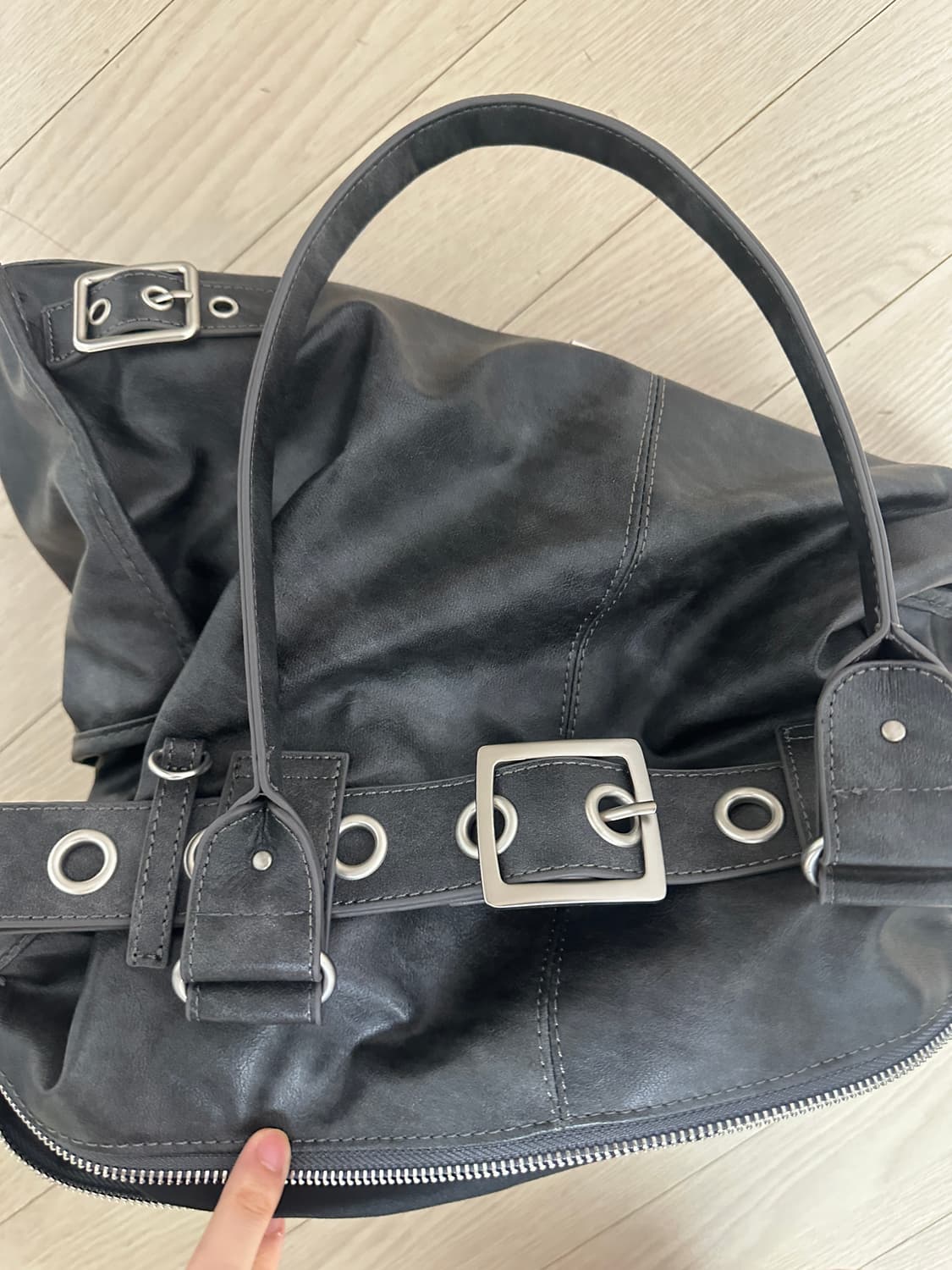 일리고 벨티드 스퀘어 토트백 차콜 상품이미지2