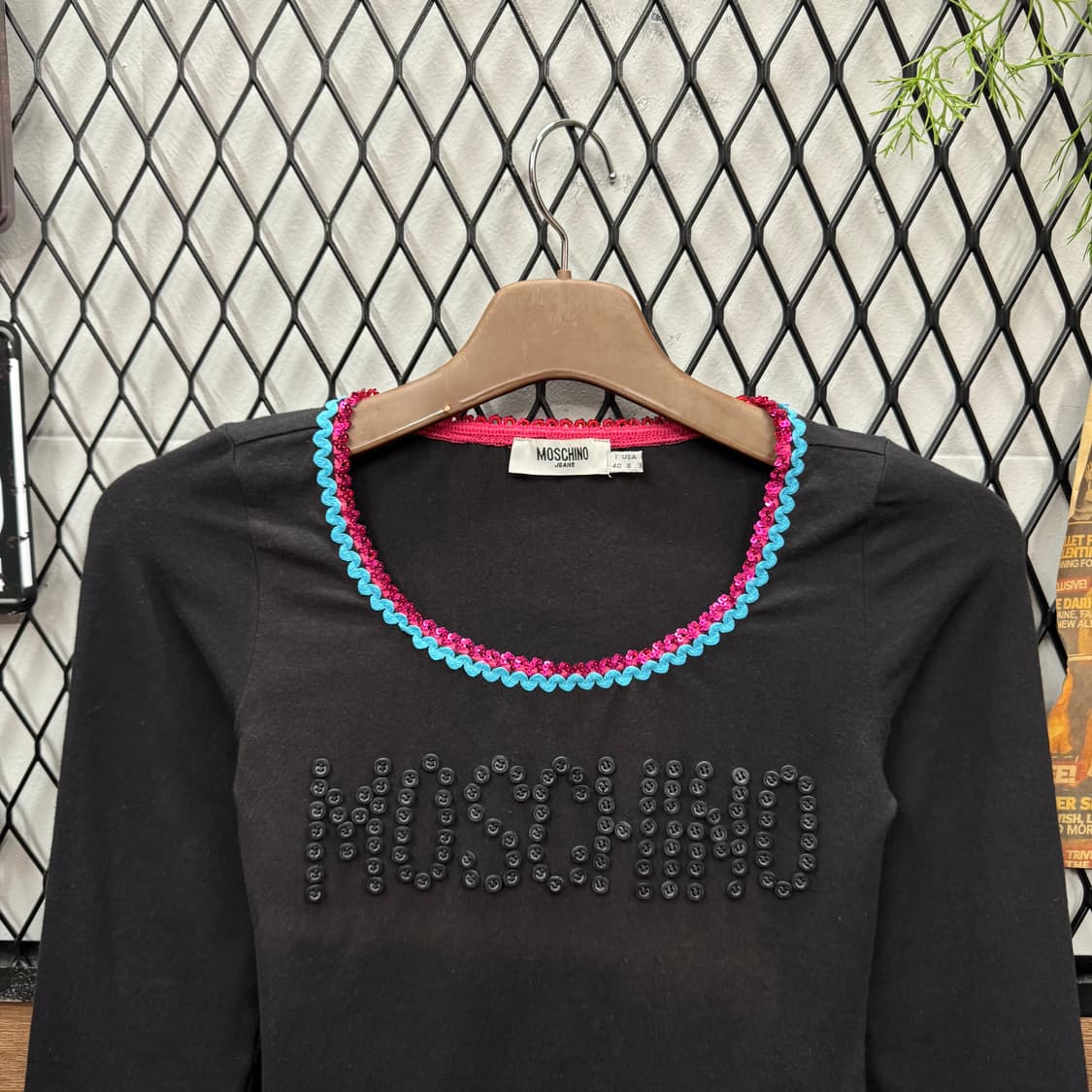 00s 모스키노 진스 블랙 롱슬리브 전면 로고 포인트 블랙 상품이미지3