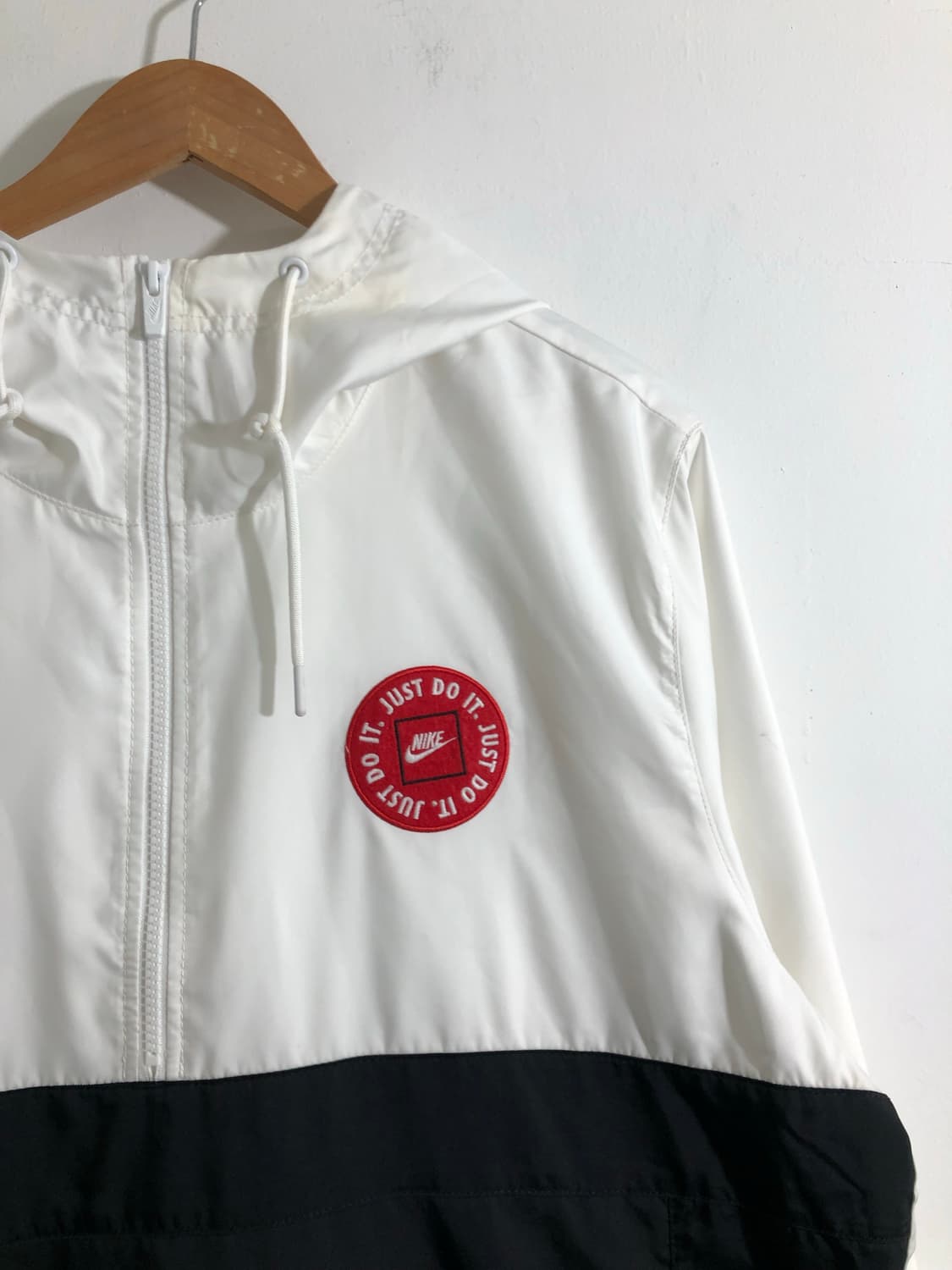 나이키 화이트 블랙 빅로고 아노락 바람막이 Xl  상품이미지6