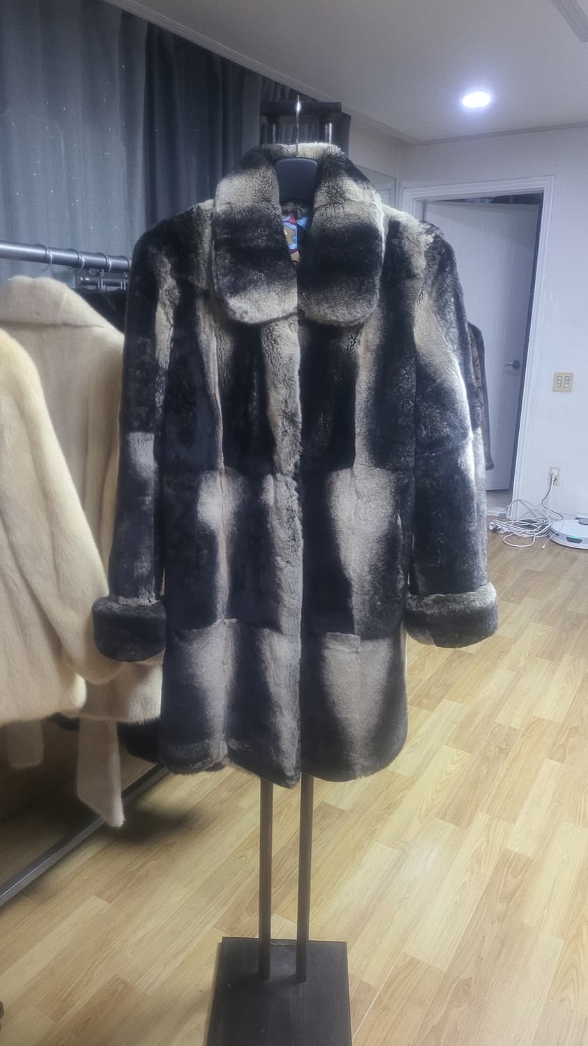 친칠라 66~77사이즈 코트 판매합니다 드라이완료 상품이미지1