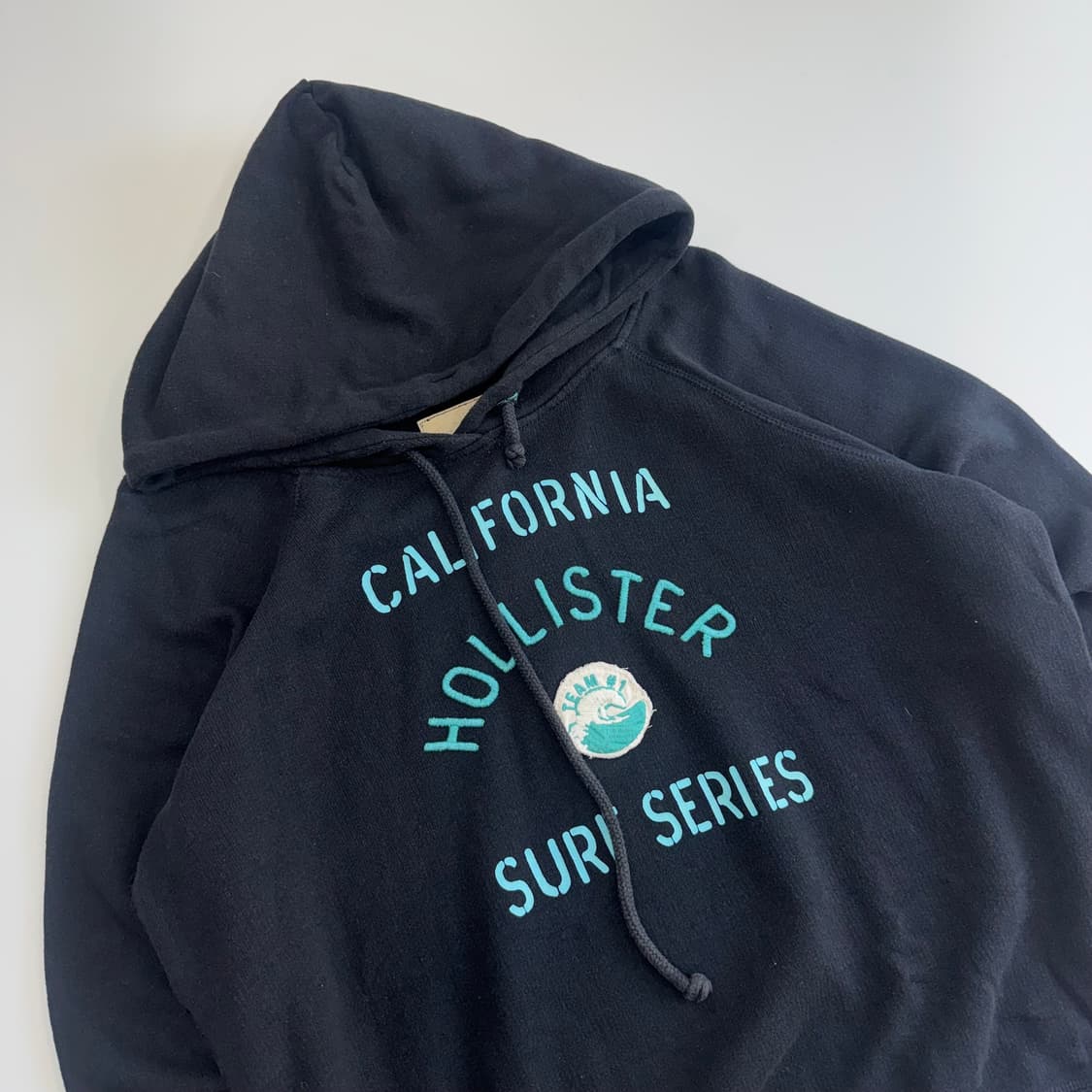 Hollister 폴리스터 스펠아웃 로고 네이비 후드티 상품이미지4