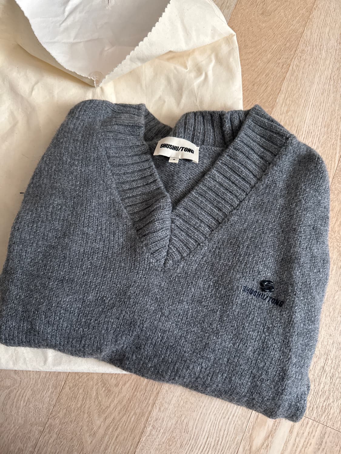 슈슈통 브이넥 니트 상품이미지2