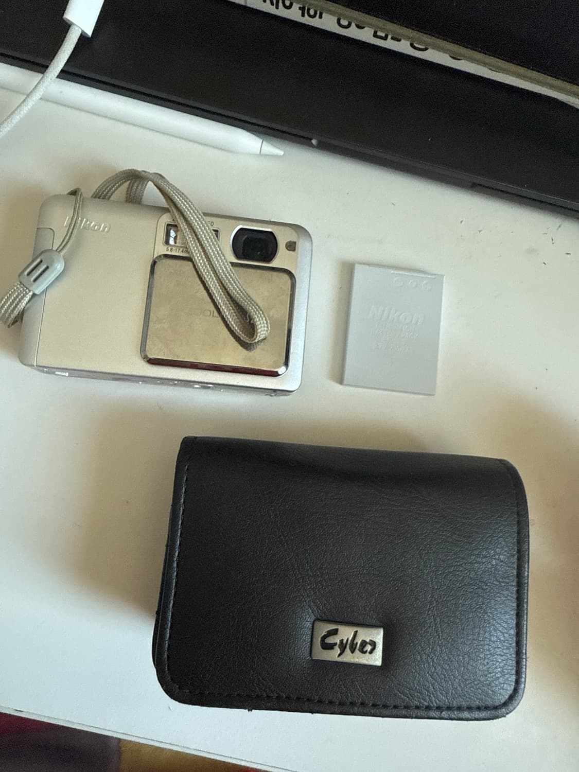 2005년에 니콘에서 출시한 쿨픽스 S2입니다 상품이미지1