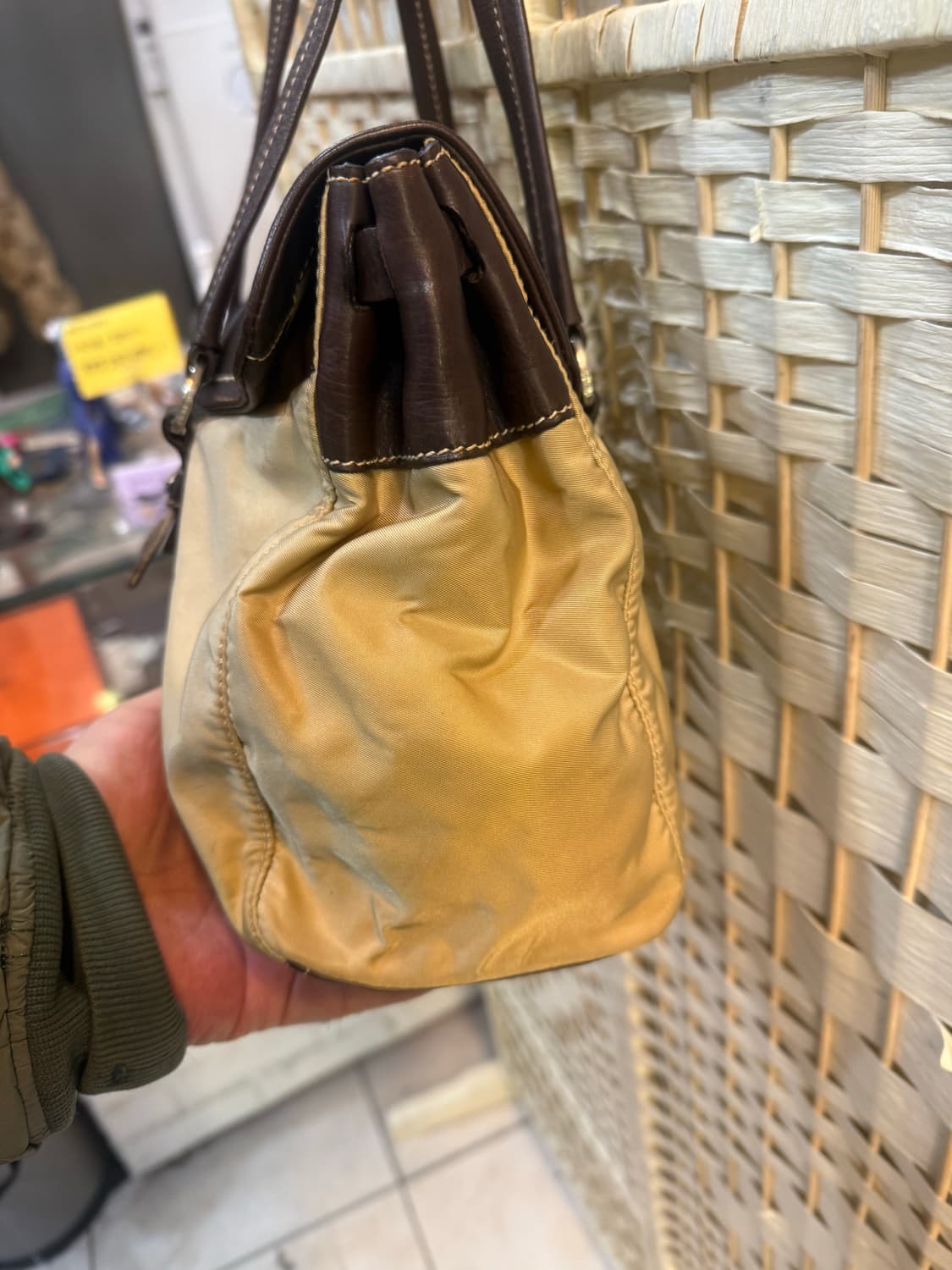 정품 프라다 테수토 포코노 레더 버클 바켓트백 팝니다 상품이미지2