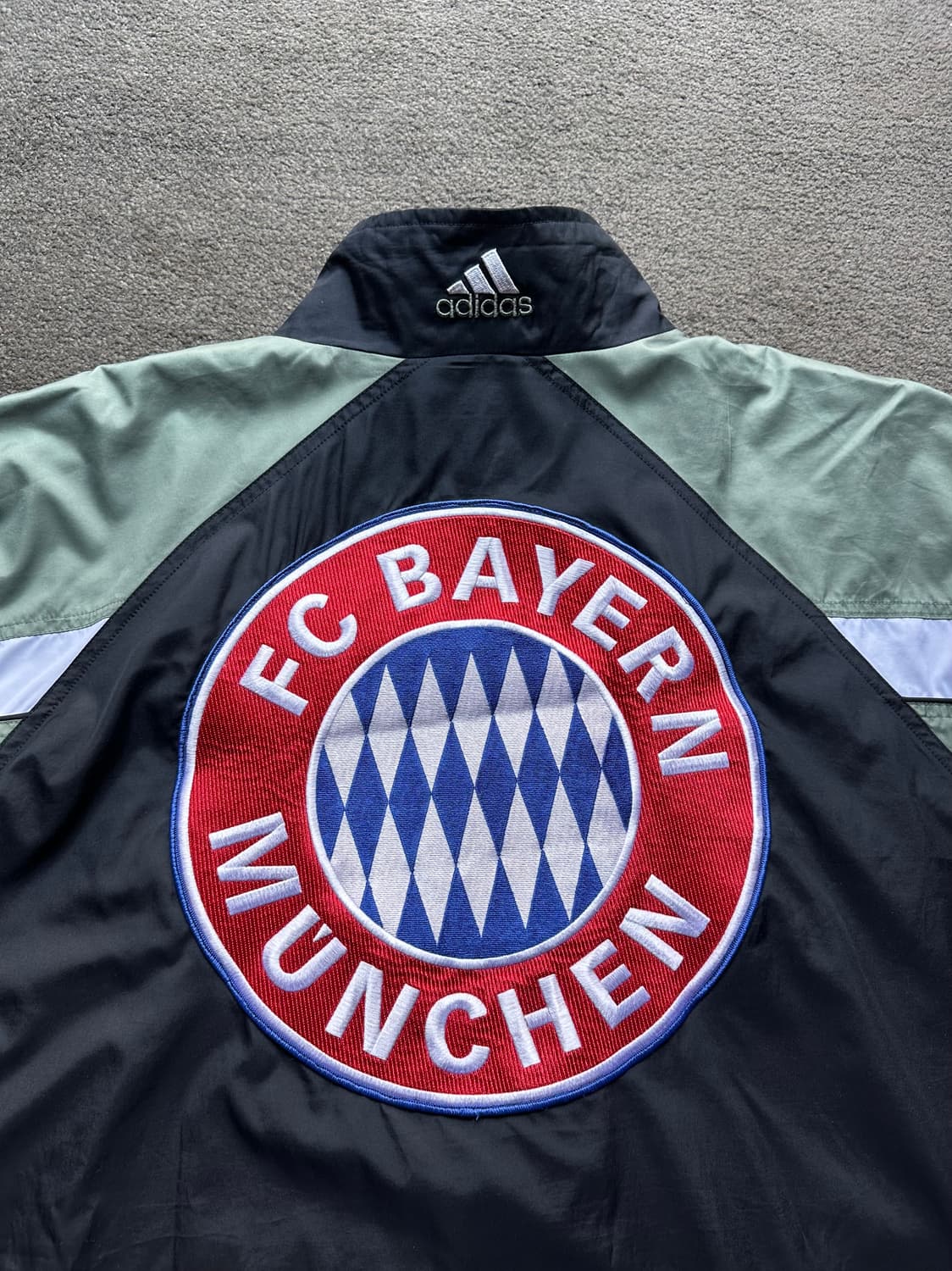 아디다스 FC 바이에른 뮌헨 바람막이 2XL 상품이미지4