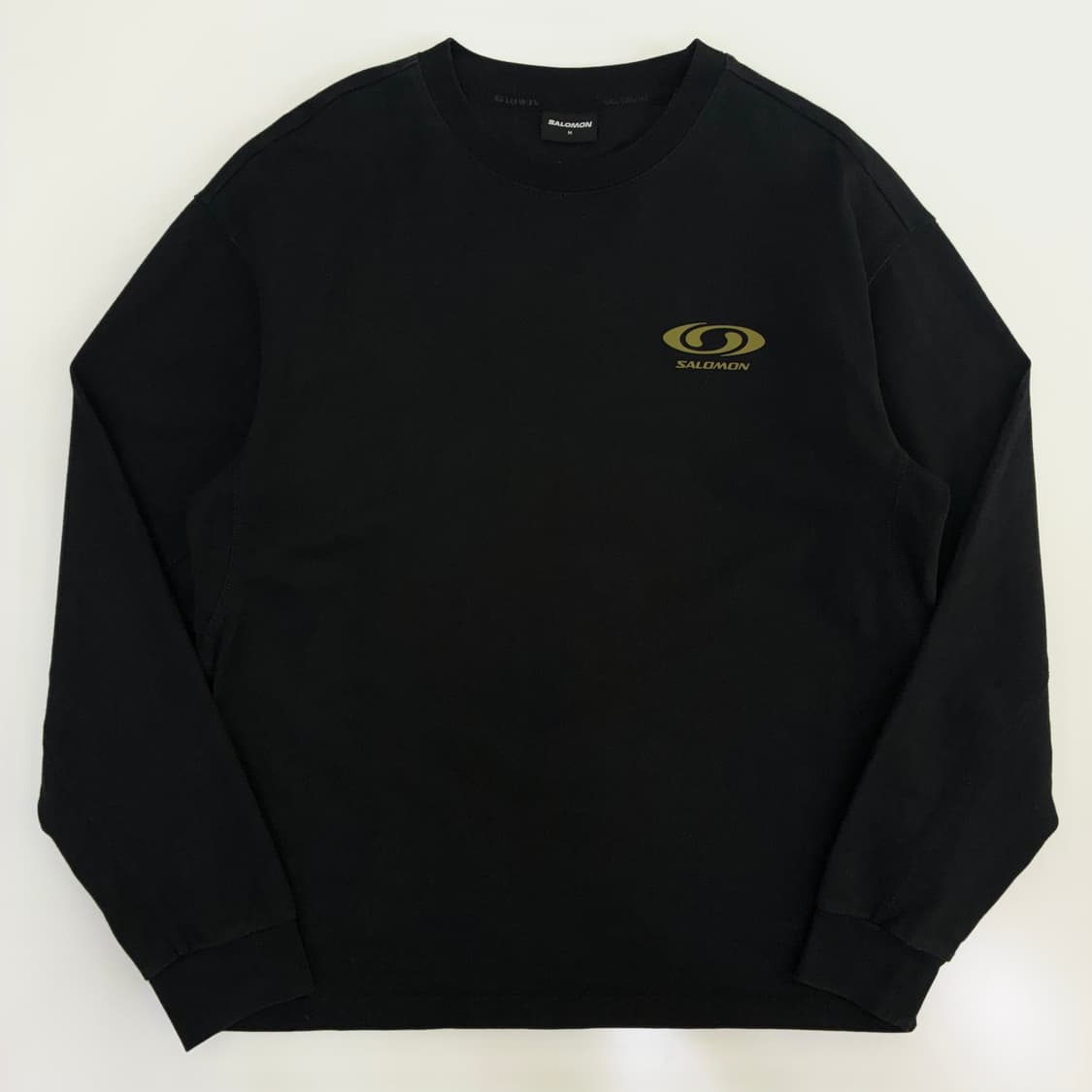 Salomon 블랙 카키 심볼 로고 슬리브 상품이미지1