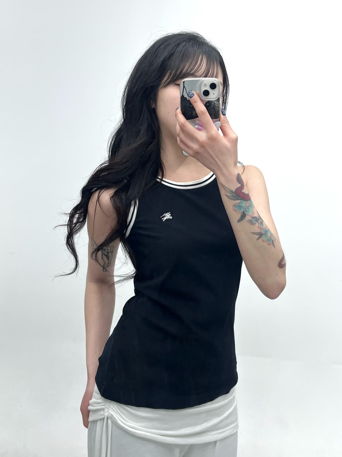 Burberry 블랙라벨 탑 블랙 배색 디테일 슬리브리스 상품이미지2