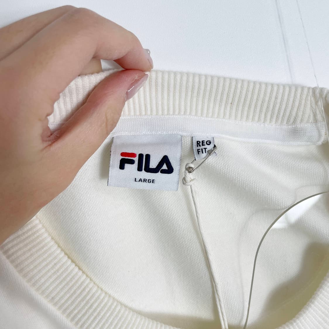 A1 휠라 새상품 리니어 로고 배색 스웨트셔츠 105사이즈 상품이미지4