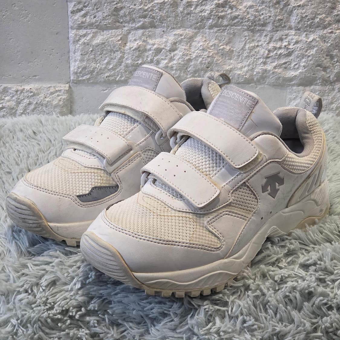 3q-20:데상트 S7129LCR90 여성 벨크로 트레일 스니커즈(240 상품이미지1