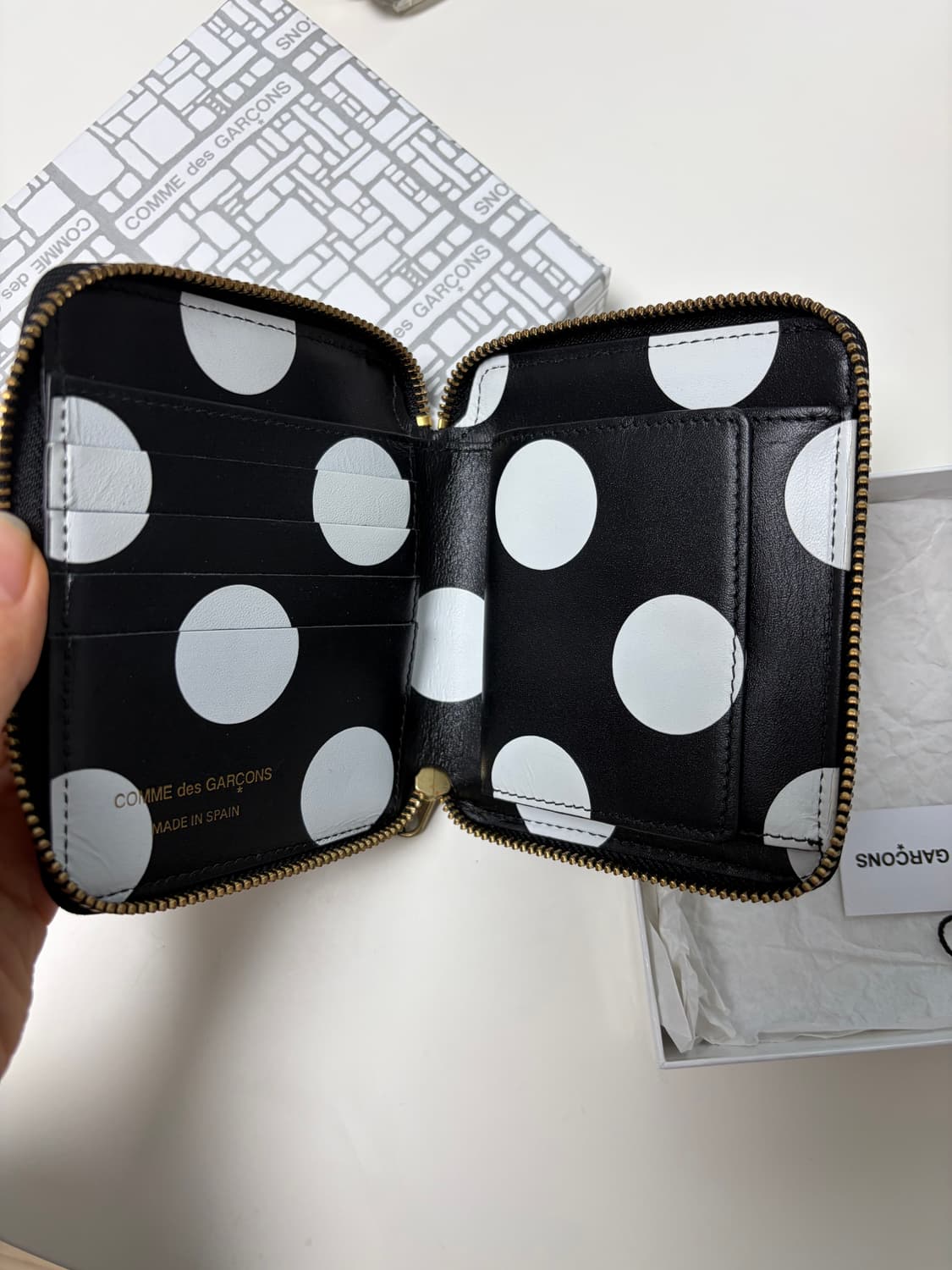 꼼데가르송 도트 지갑 상품이미지1