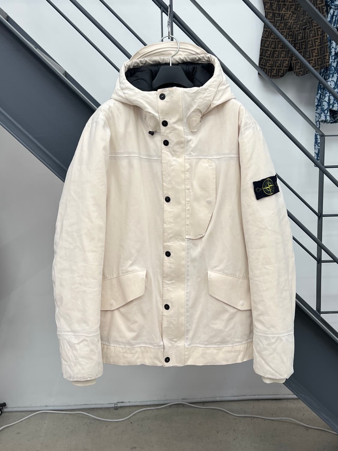 스톤아일랜드 와펜 퍼포먼스 프리마로프트 패딩 자켓 상품이미지1