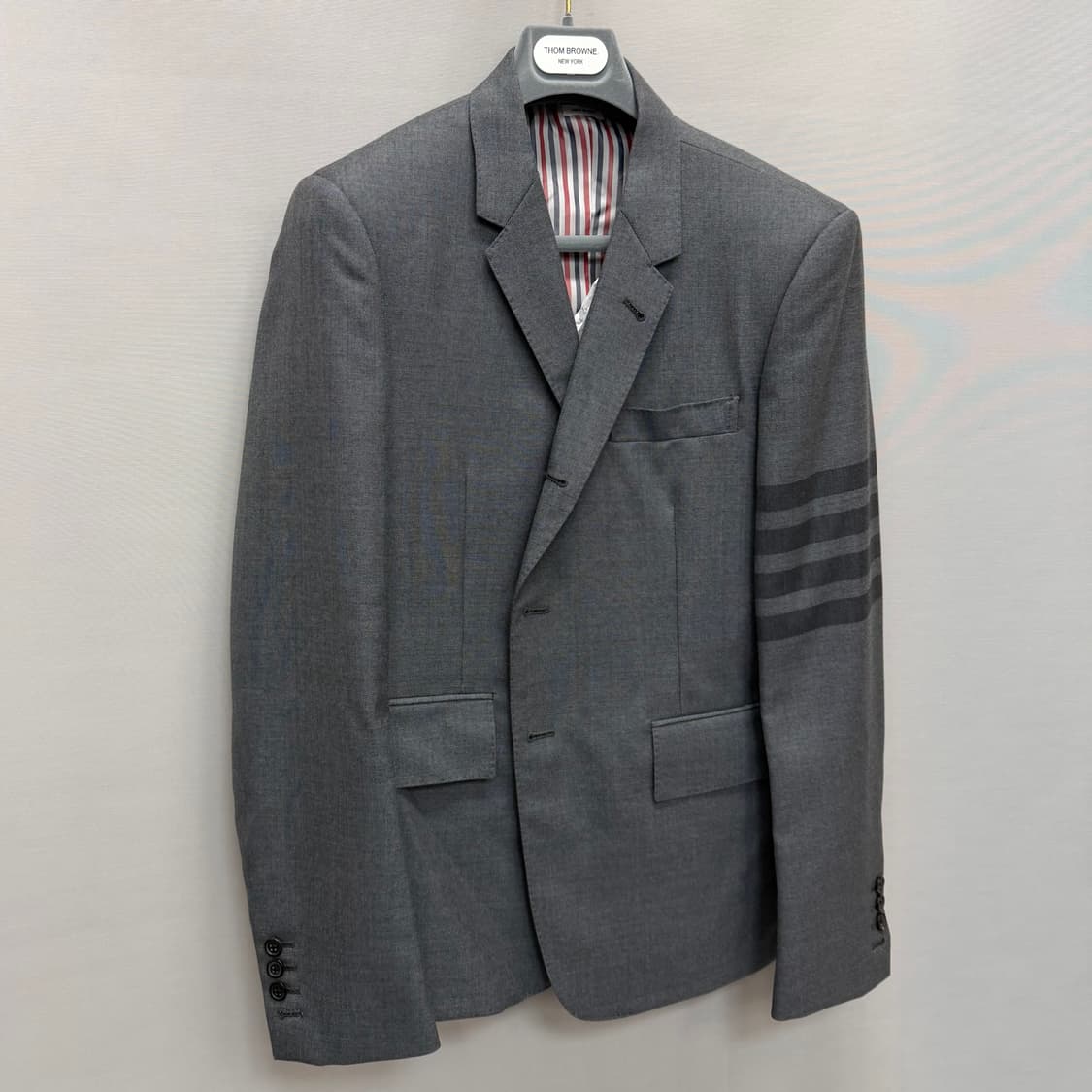 톰브라운 하이암홀 사선 블레이저 ( 100 34 ) 상품이미지3