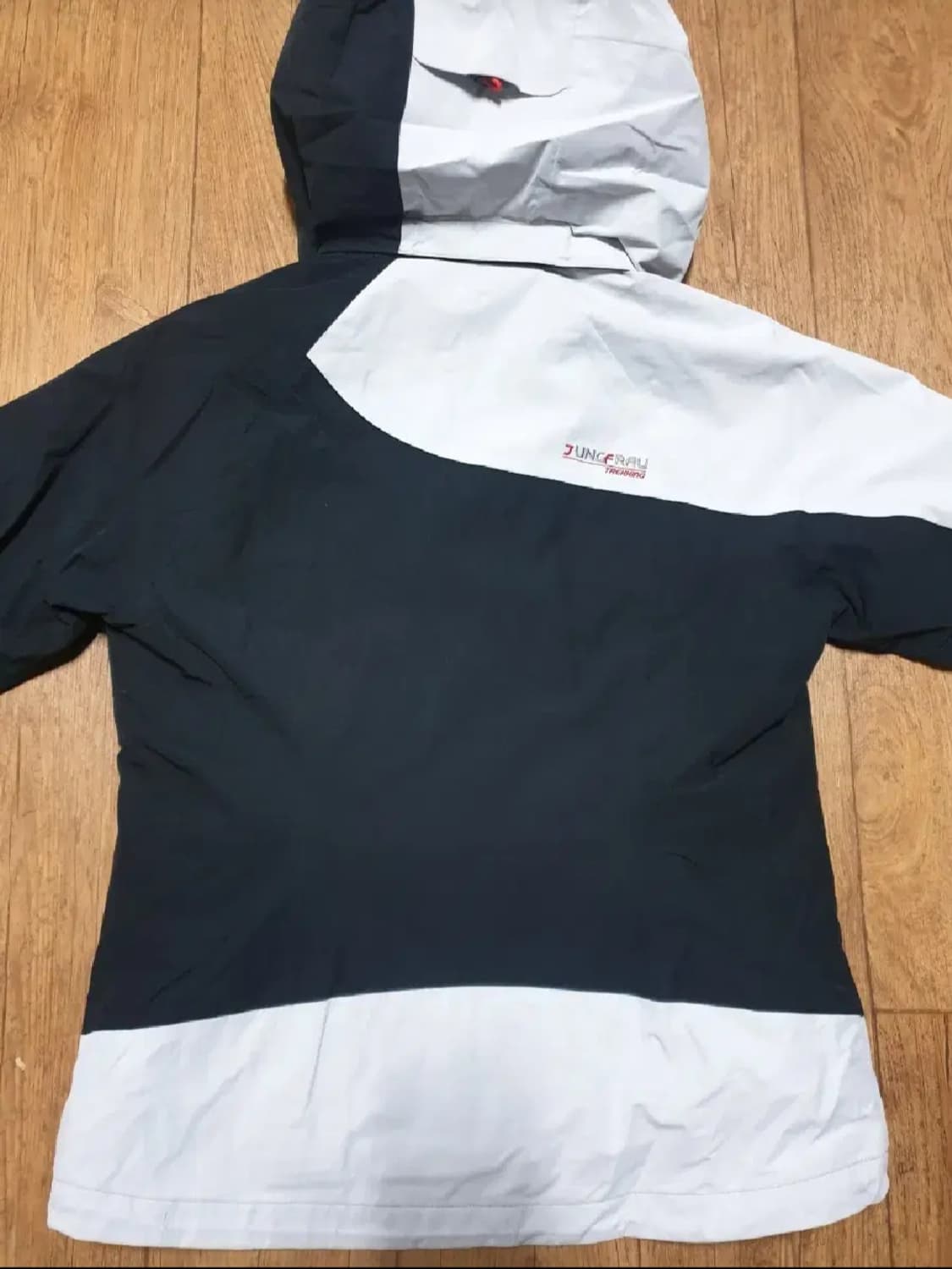 센터폴 아웃도어 바람막이 90 사이즈입니다 상품이미지5