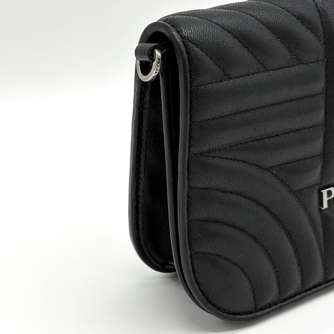 프라다 다이어그램 체인 크로스백 블랙 (1BP013) 상품이미지8