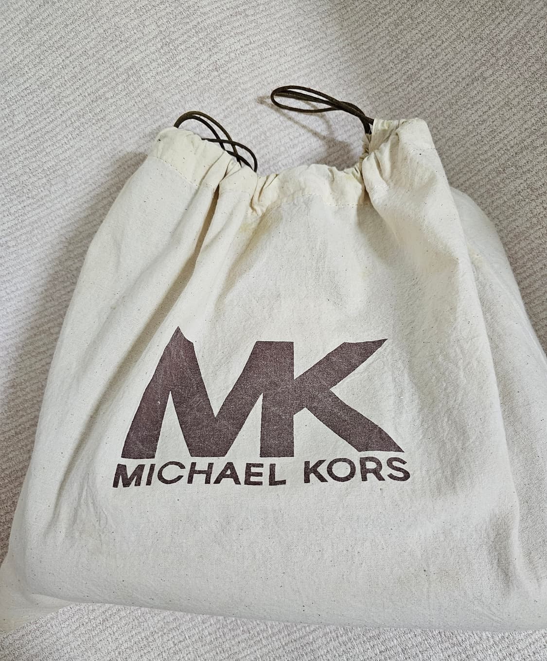 마이클코어스  버건디색상 소가죽 빈치지 숄더백 28*27*16 상품이미지9