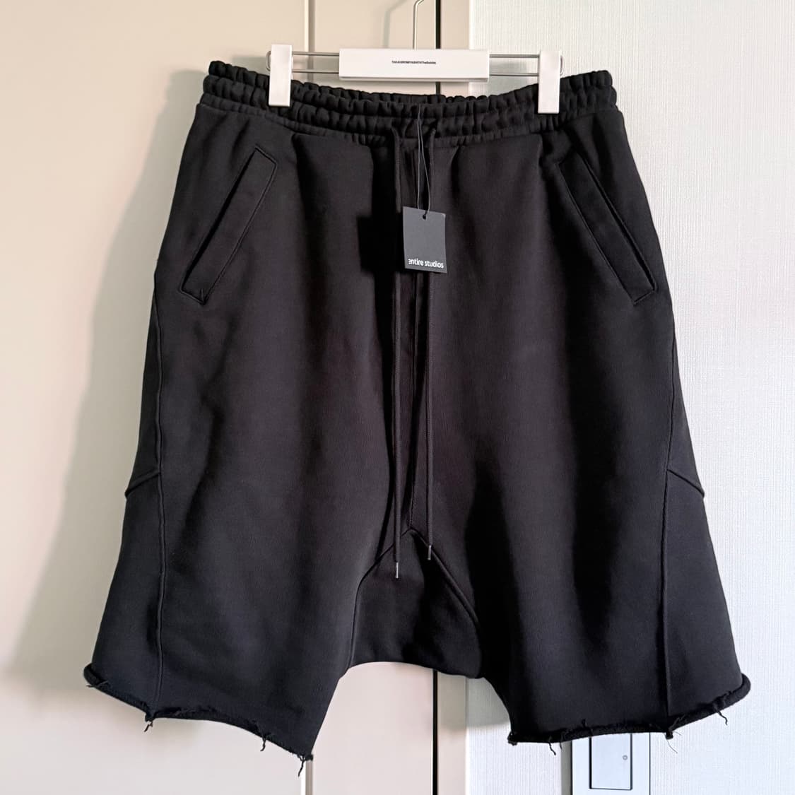 엔타이어 스튜디오 헤비 드랍 쇼츠 "숯" 상품이미지2