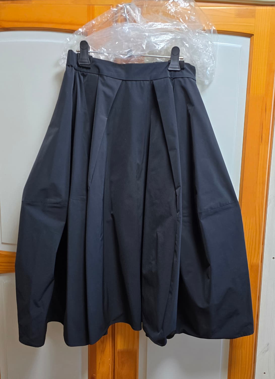 essential by EQL 볼륨 스커트 블랙 상품이미지2