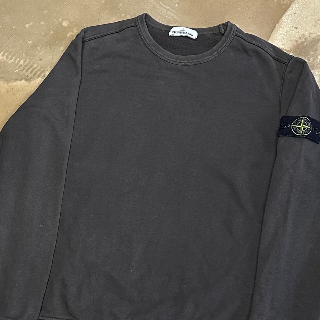 스톤아일랜드 챠콜 롱슬리브 상품이미지1