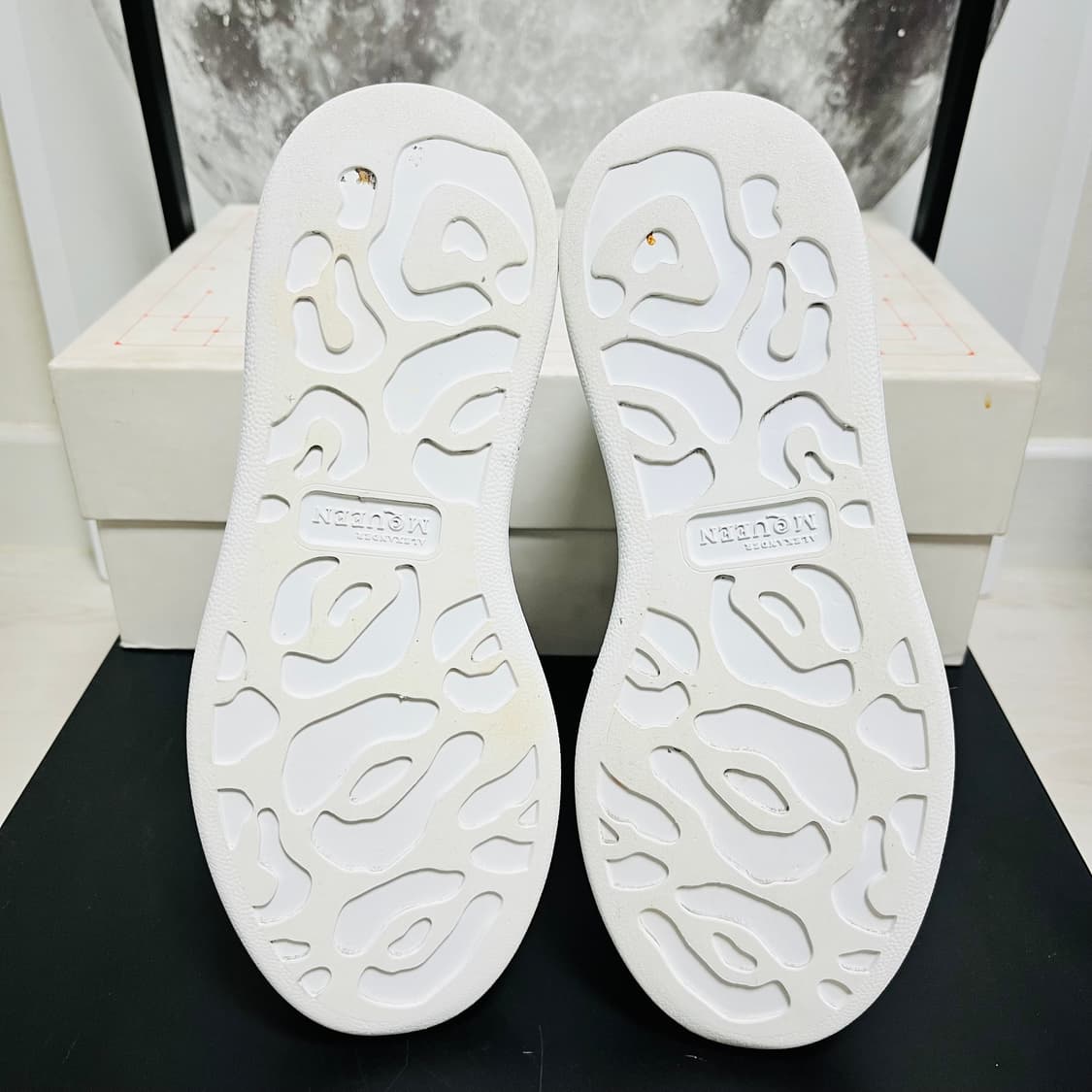 정품 35) 알렉산더 맥퀸 뱀피 골드탭 오버솔 스니커즈 상품이미지5