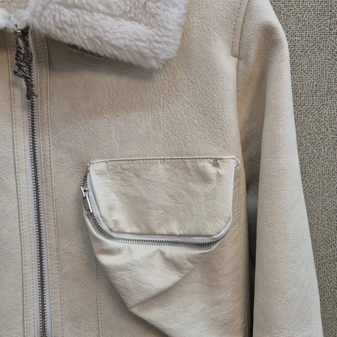 Pale Jade 페일제이드 포켓 셔링 무스탕 자켓 (아이보리) 상품이미지3