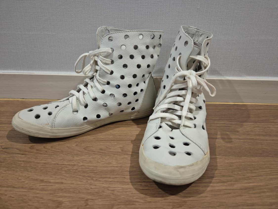 화이트 펀칭 스니커즈  240 상품이미지1