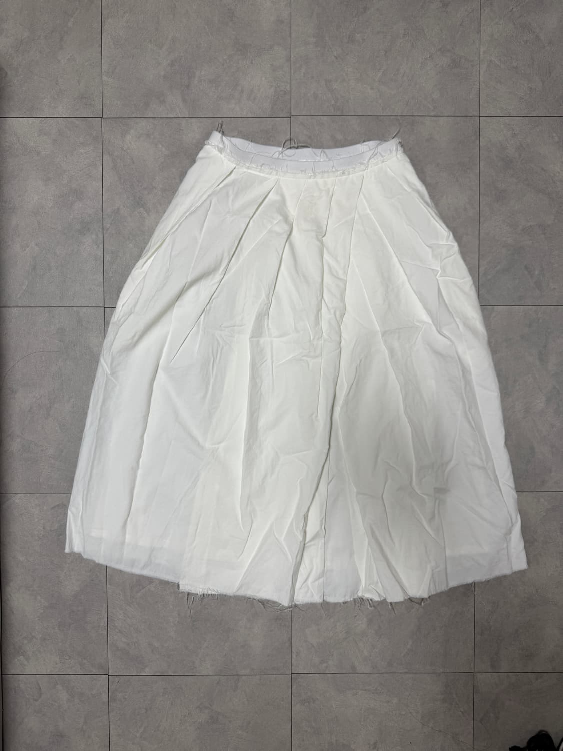리포스 CUTTING PLEATS SKIRTS (WHITE) 상품이미지1