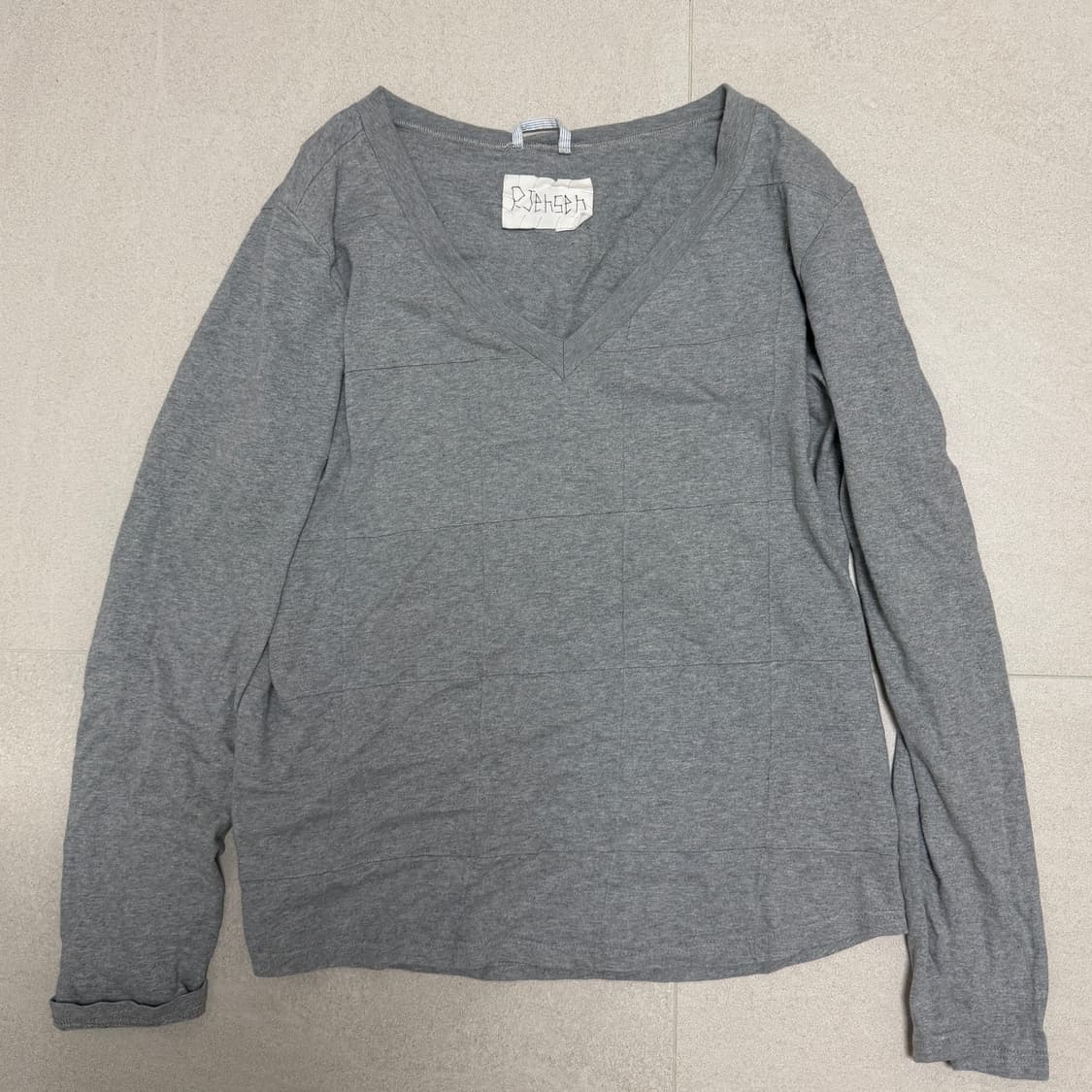 브이넥 패치 롱슬리브티 상품이미지1