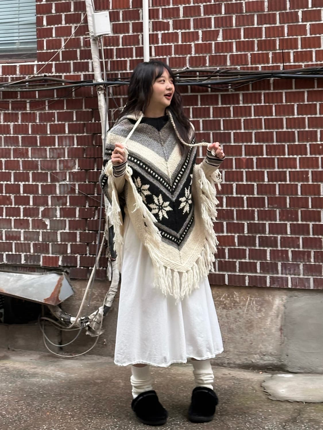 모리 노르딕 후드 케이프 스트라이프 목폴라 화이트 스커트 코디세트 상품이미지1