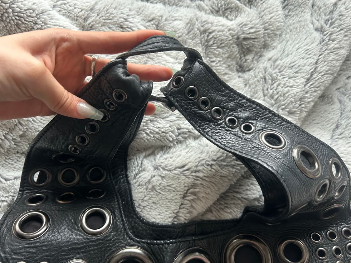 지방시 아일렛 스터드 백 상품이미지3