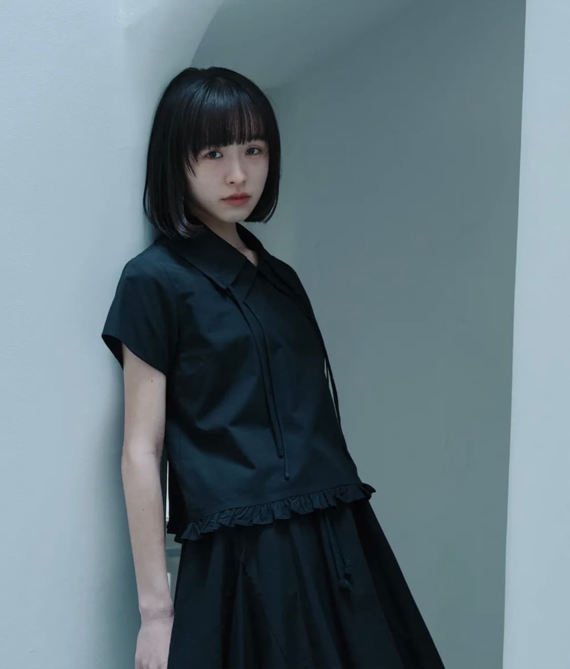 오헤시오 세일러 카라 프릴 블라우스 블랙 상품이미지1