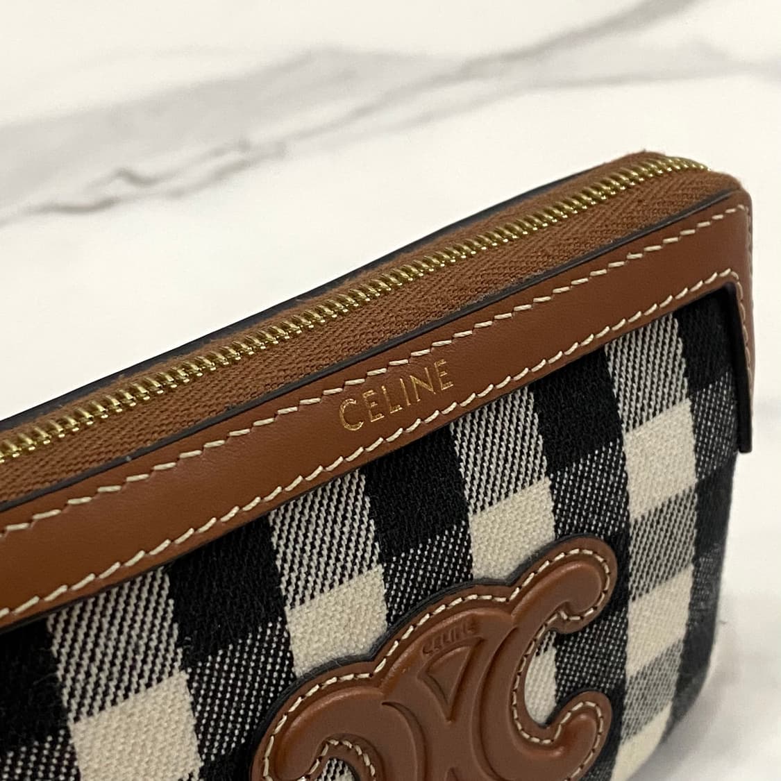 새상품급 셀린느 코인 퍼스 비쉬 파우치 카드지갑 10C662GI2 상품이미지6