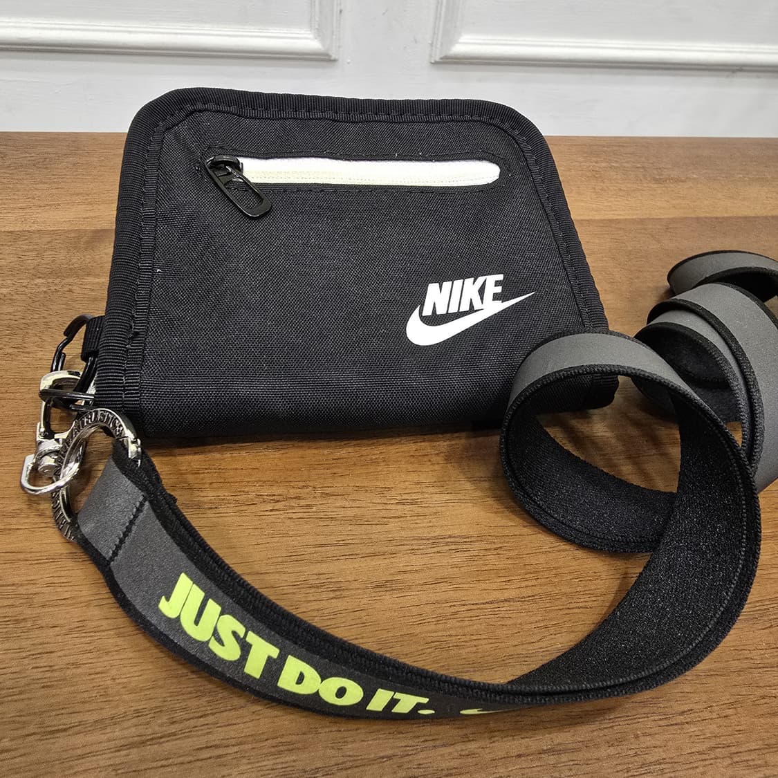 나이키 카드지갑 넥 월렛 지퍼형 트래블 지갑 블랙 (스트랩 포함) 상품이미지1