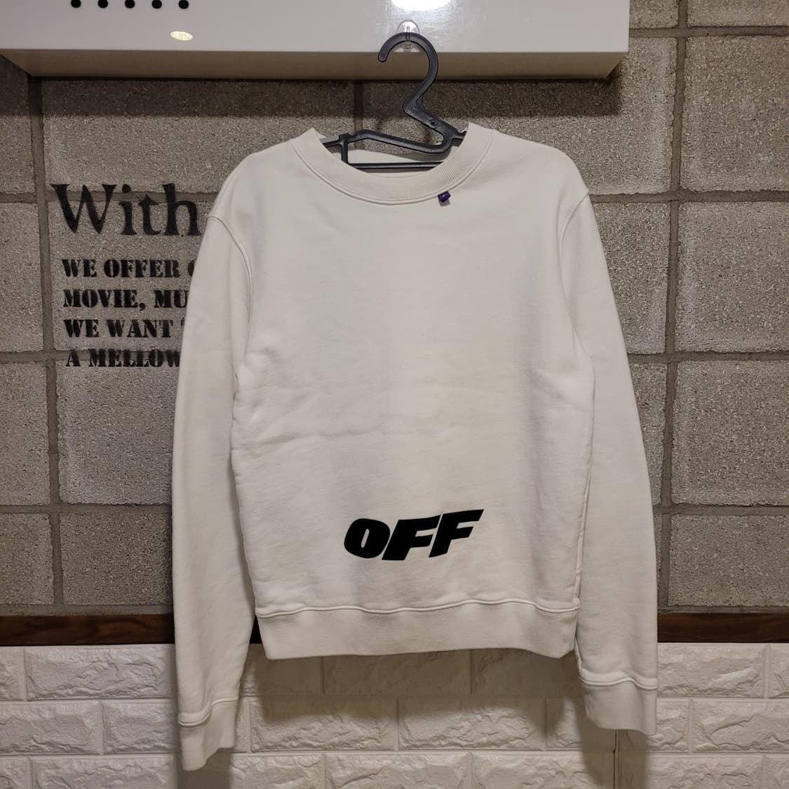 오프화이트 18FW 로고프린팅 맨투맨 XS 상품이미지1