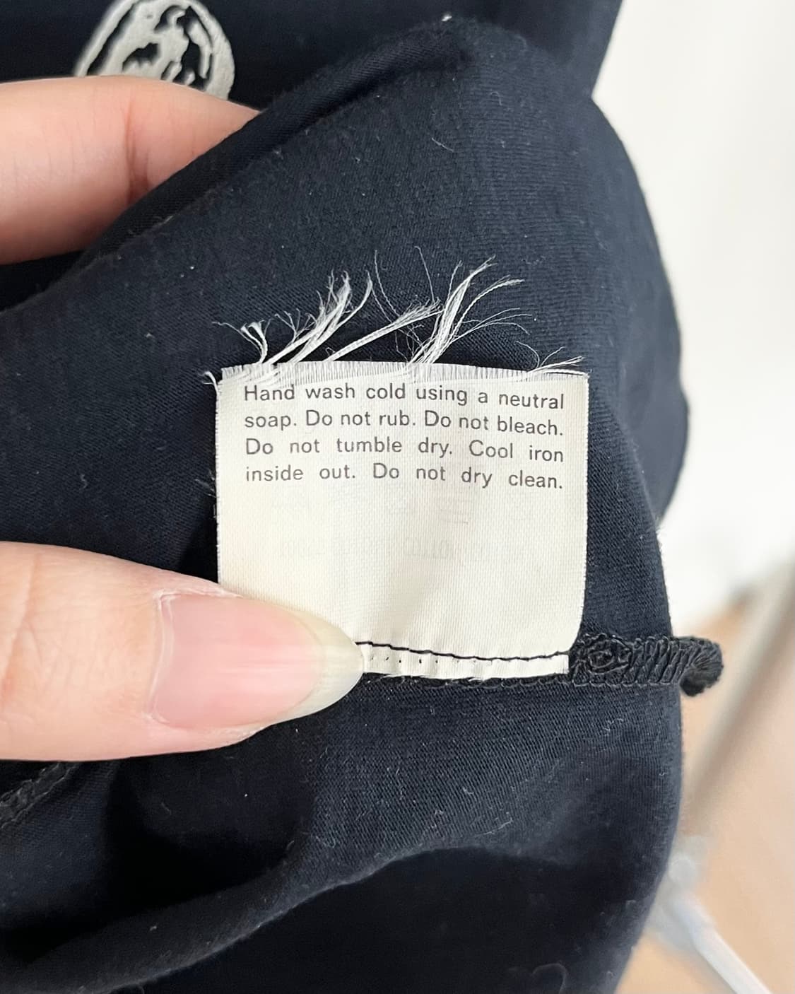 입생로랑 블랙 핀 프린트 코튼 하프티 상품이미지9